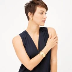 Versailles Collonade Hinged Bangle 9 Versailles Collonade Hinged Bangle -Fashion Accessories Store versailles collonade hinged bangle brushed gold 3