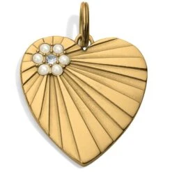 Vintage Heart Amulet -Fashion Accessories Store vintage heart amulet gold 1 ecf2e99f 9e38 4224 82ff 99656b8051e8